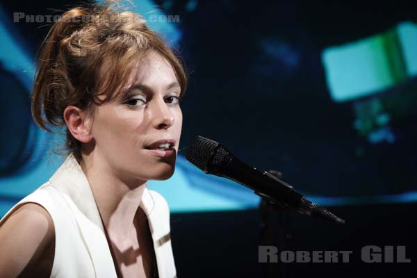 EMILY LOIZEAU - 2006-03-17 - PARIS - La Comedia - 